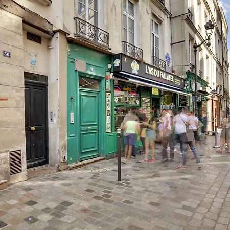 Appartement Marais-rue Des Rosiers Id 24 Paris
