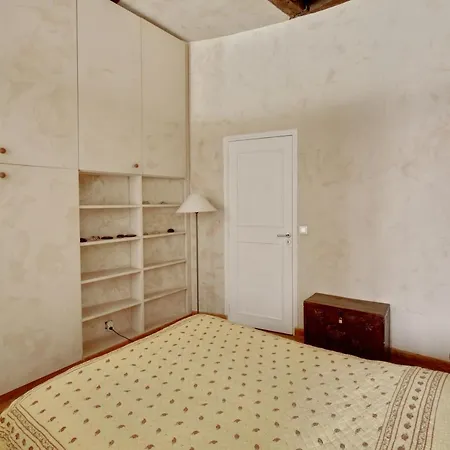 Saint Paul, Rue Des Rosiers - Id 24 Appartement Parijs