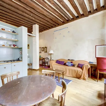 Marais-rue Des Rosiers Id 24 * Париж